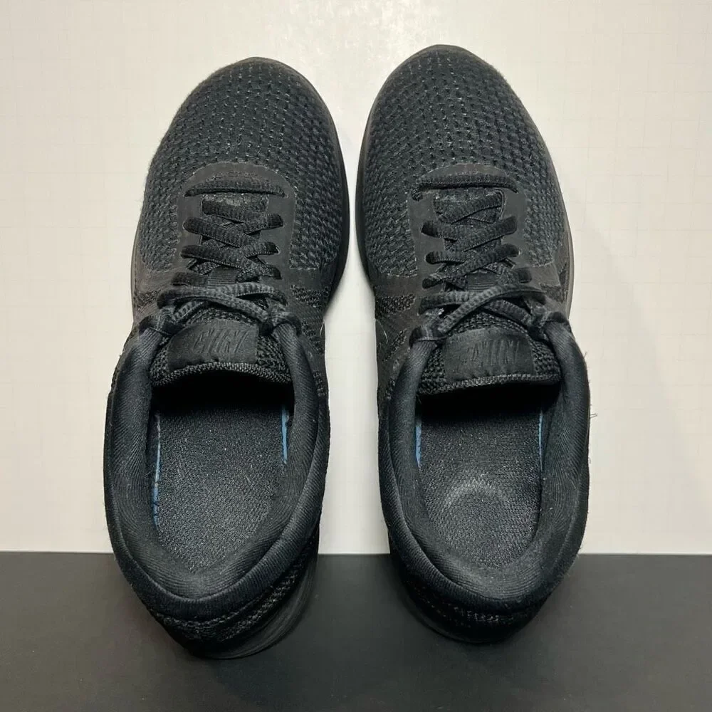 Womens NIKE Revolution 4 Triple Black Running Shoes / Size 6